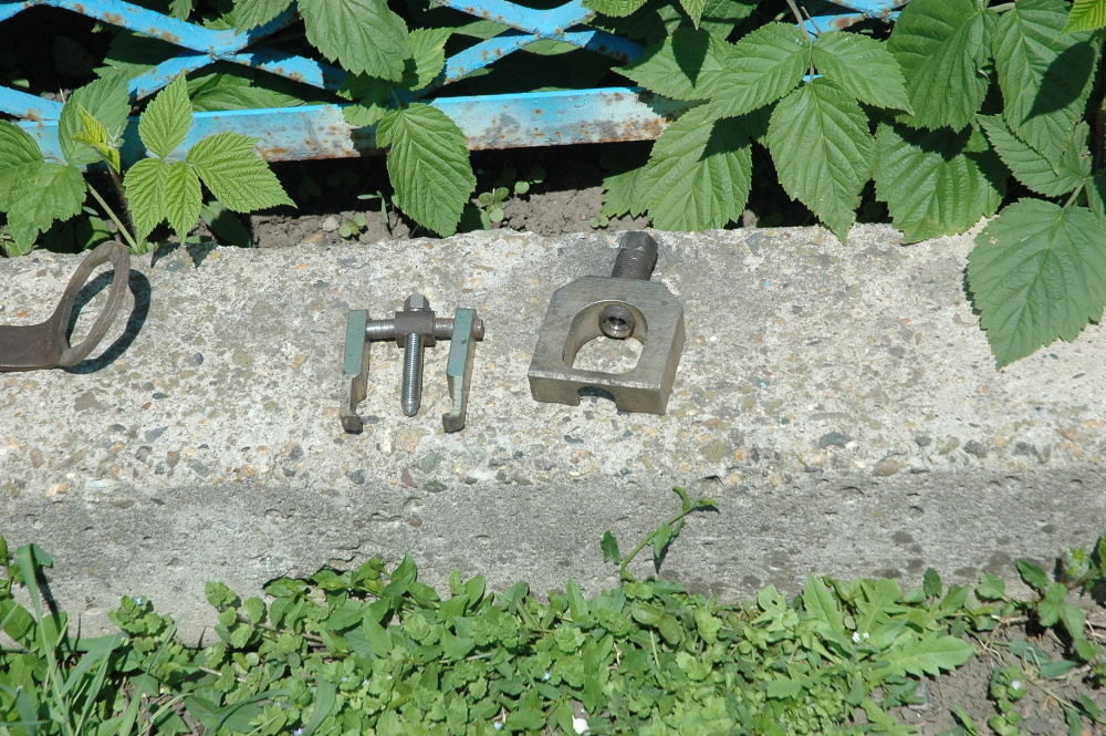 Съемник пальцев рулевых наконечников (справа)